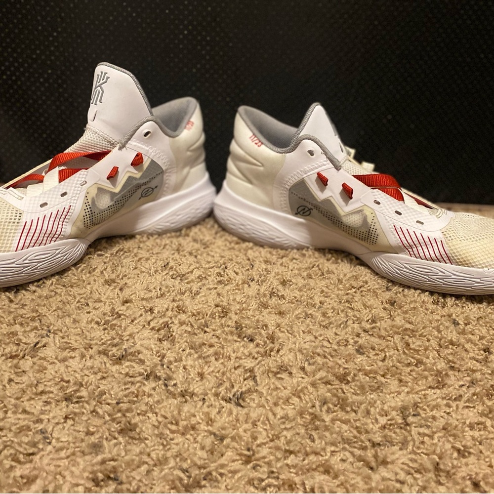 Nike Kyrie Flytrap 5 - image 3